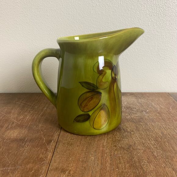 Los Angeles Pottery USA 1965 USA #22‎ 6" Pitcher Olive Green Bow Fruit Motif - Picture 2 of 8